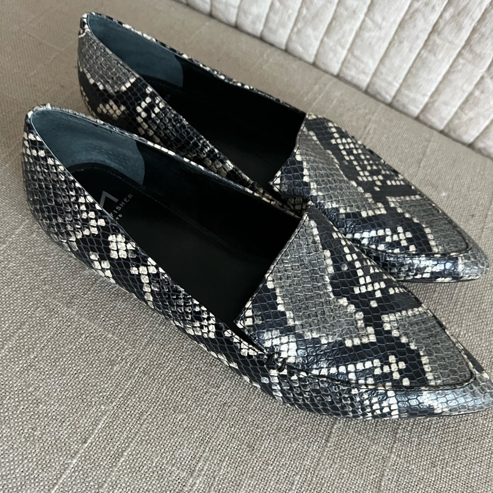 Marc Fisher Zurri Pointed Toe Snakeskin Flats Loa… - image 6